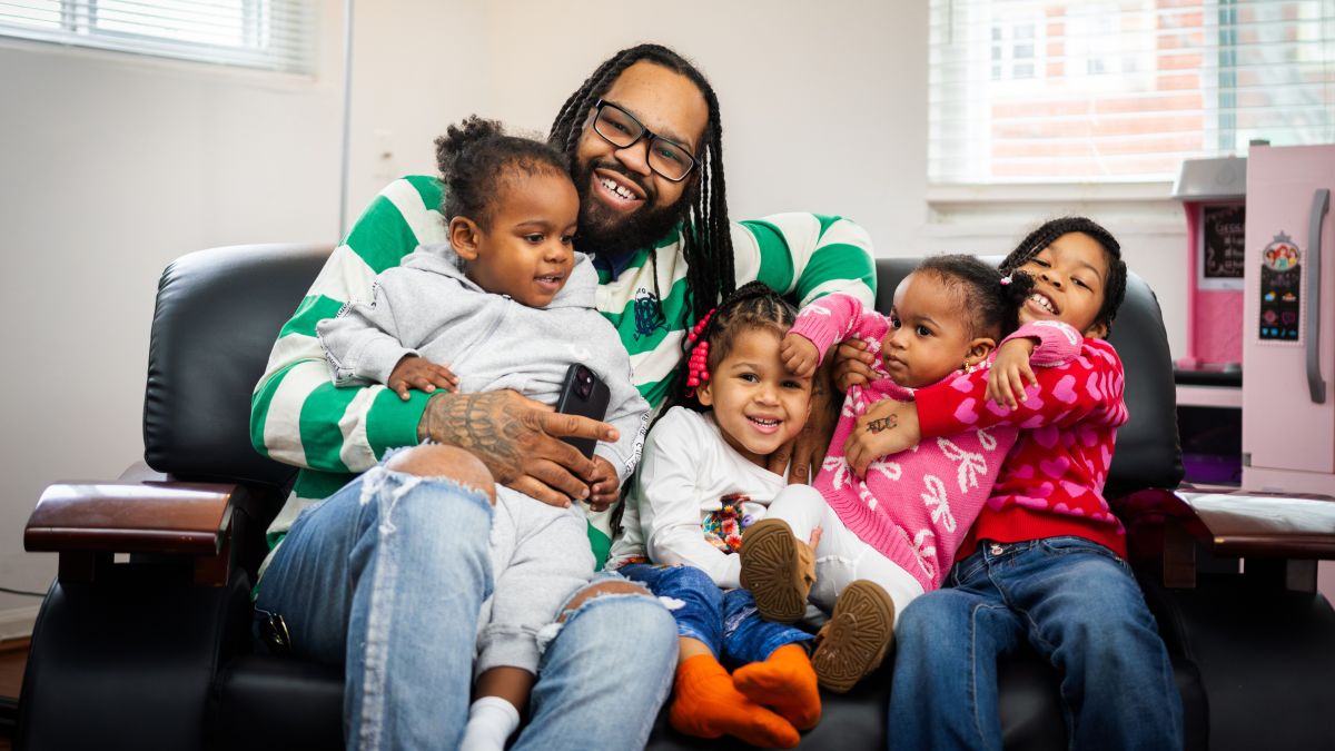 Alexander Hoskins and his children