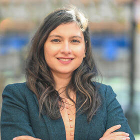 Faiza Majeed Headshot