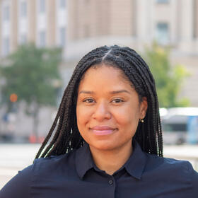Zenia Laws Headshot