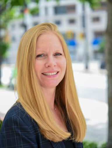 Stephanie Troyer Headshot